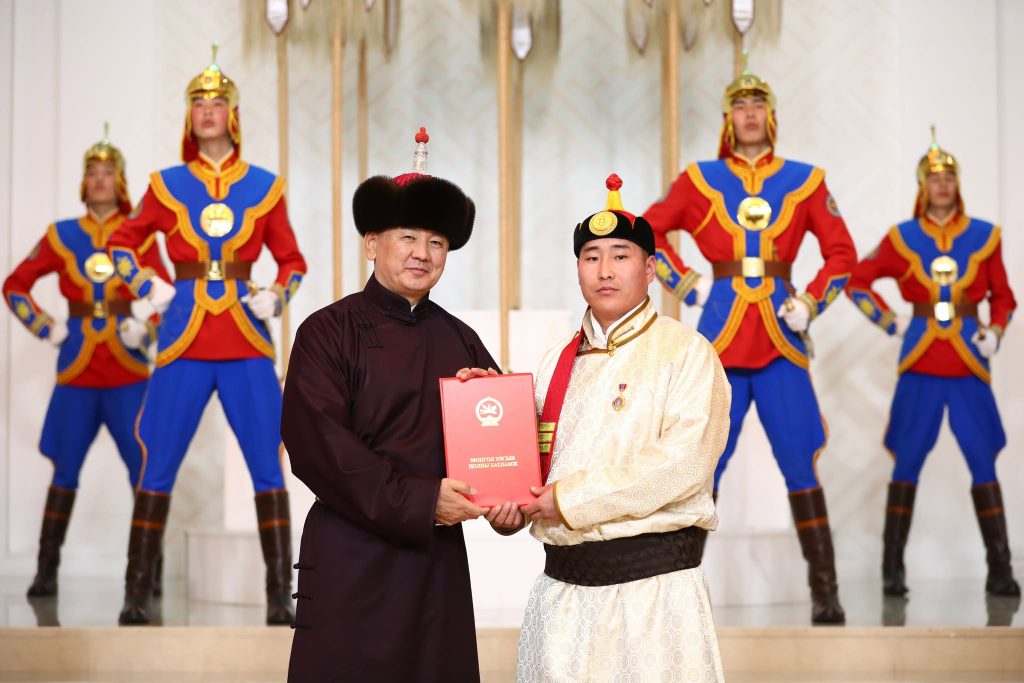 Шагайн харваачдад улсын цол олголоо