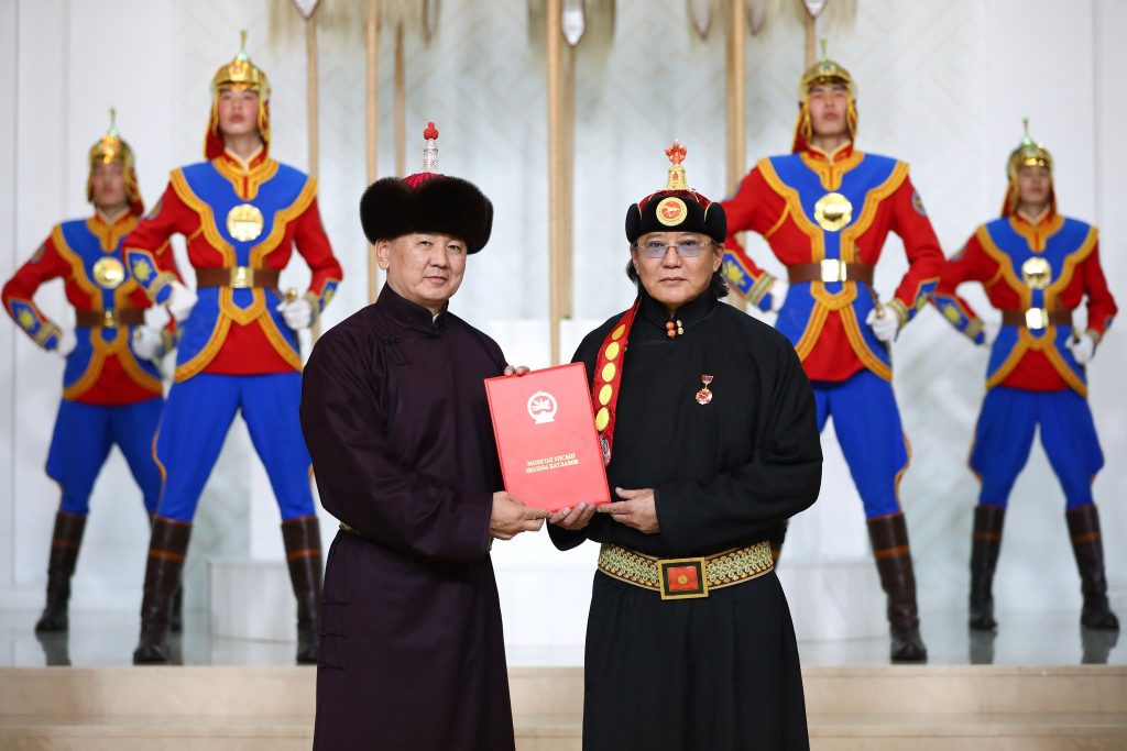 Уяачдад улсын цол хүртээлээ