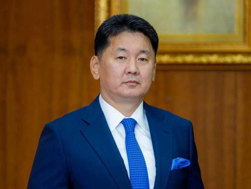 Гадаад улс орнуудын төрийн тэргүүн нар Ерөнхийлөгч У.Хүрэлсүхэд мэндчилгээ дэвшүүлсээр байна